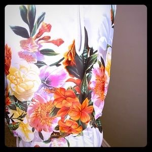 A beautiful dress size 14 with belt❤️⚜️